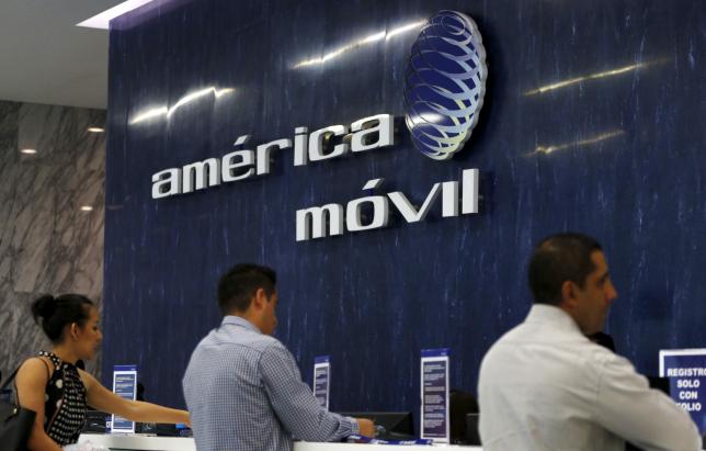 Slim's America Movil extends Mexico-US 'borderless' plan to prepay
