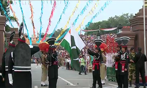 Impressive flag-lowering ceremony held; Wagah border echoes with Pakistan Zindabad