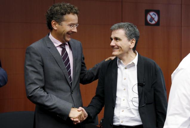 Euro ministers give blessing to Greek bailout, wooing IMF on debt