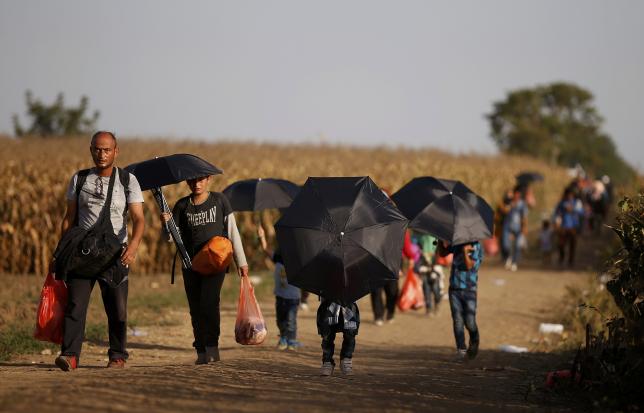 Apple pledges more aid to help with Europe's migrant crisis