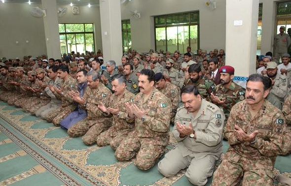 COAS Gen Raheel Sharif celebrates Eidul Azha with troops Khyber Agency