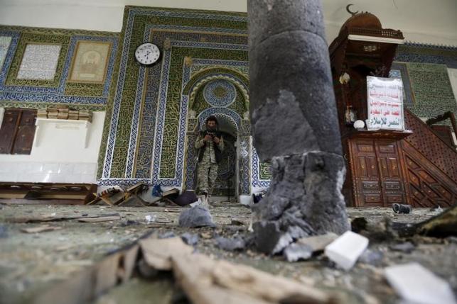 Twin suicide bombings kill at least 25 at Houthi-run Yemeni mosque