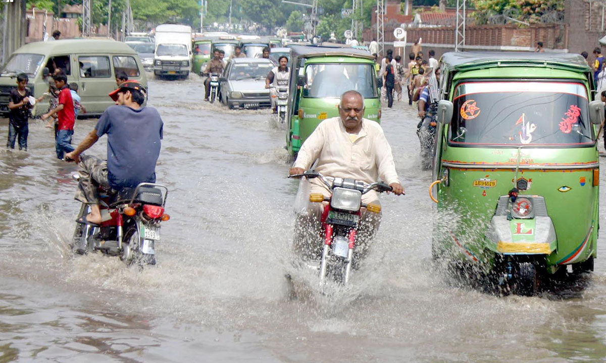 Intermittent rain inundates low-lying areas in Lahore