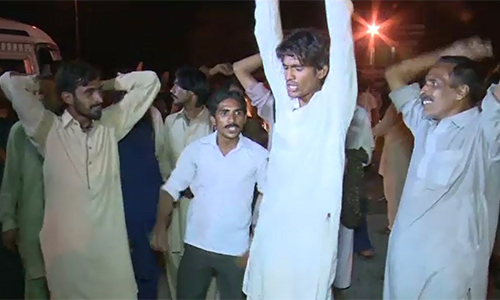 Powerloom workers start marching towards Lahore as talks fail