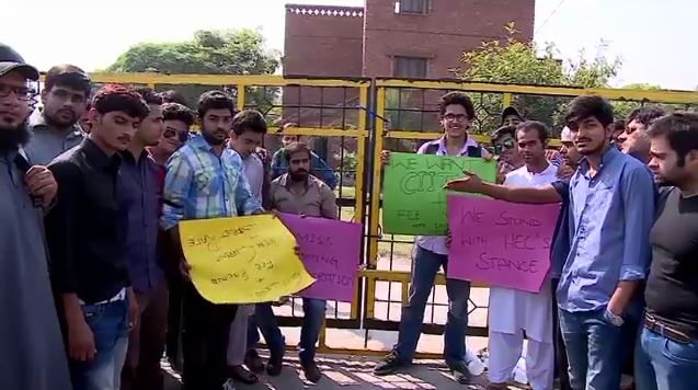 Comsats students hold protest against non-issuance of dual degrees