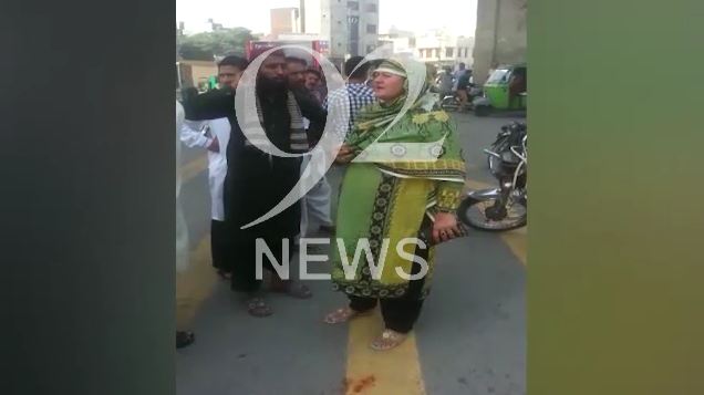 Traffic warden allegedly tortures a woman in Lahore