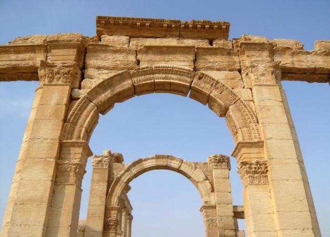 Islamic State militants blow up ancient Arch of Triumph in Palmyra