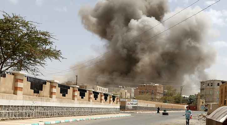 Aden hotel used by Yemen government hit by grenade: residents