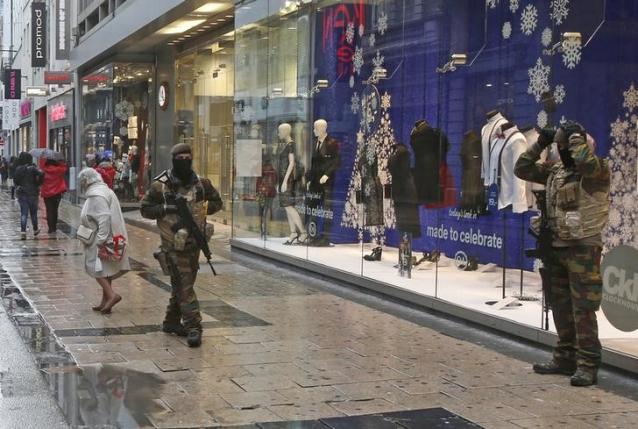 Soldiers patrol Brussels, guard EU buildings, as five held in raids