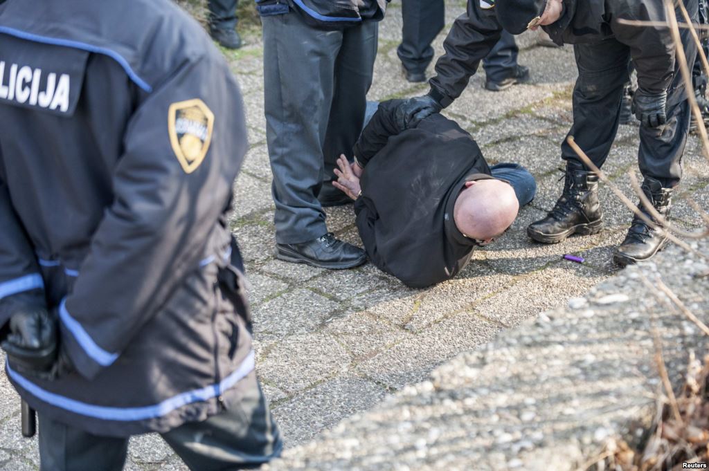 Bosnian police arrest 11 over Islamic State links