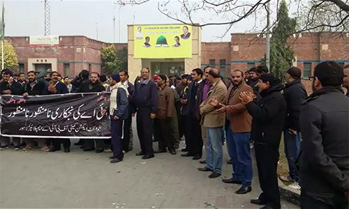 Employees continue protest against proposed privatization of PIA