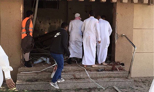 Five killed in mosque bomb and gun attack in Saudi Arabia