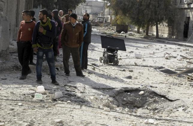 Thousands flee as Russian-backed offensive threatens to besiege Aleppo