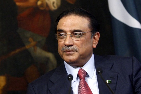 Zardari contacts PPP leaders, discusses political situation