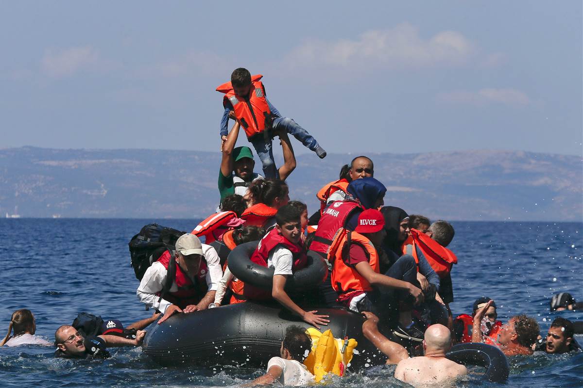 23 migrants drown as boat capsizes near Turkey