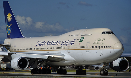 700 Umrah devotees reach Karachi, Islamabad by Saudi Arabian Airlines