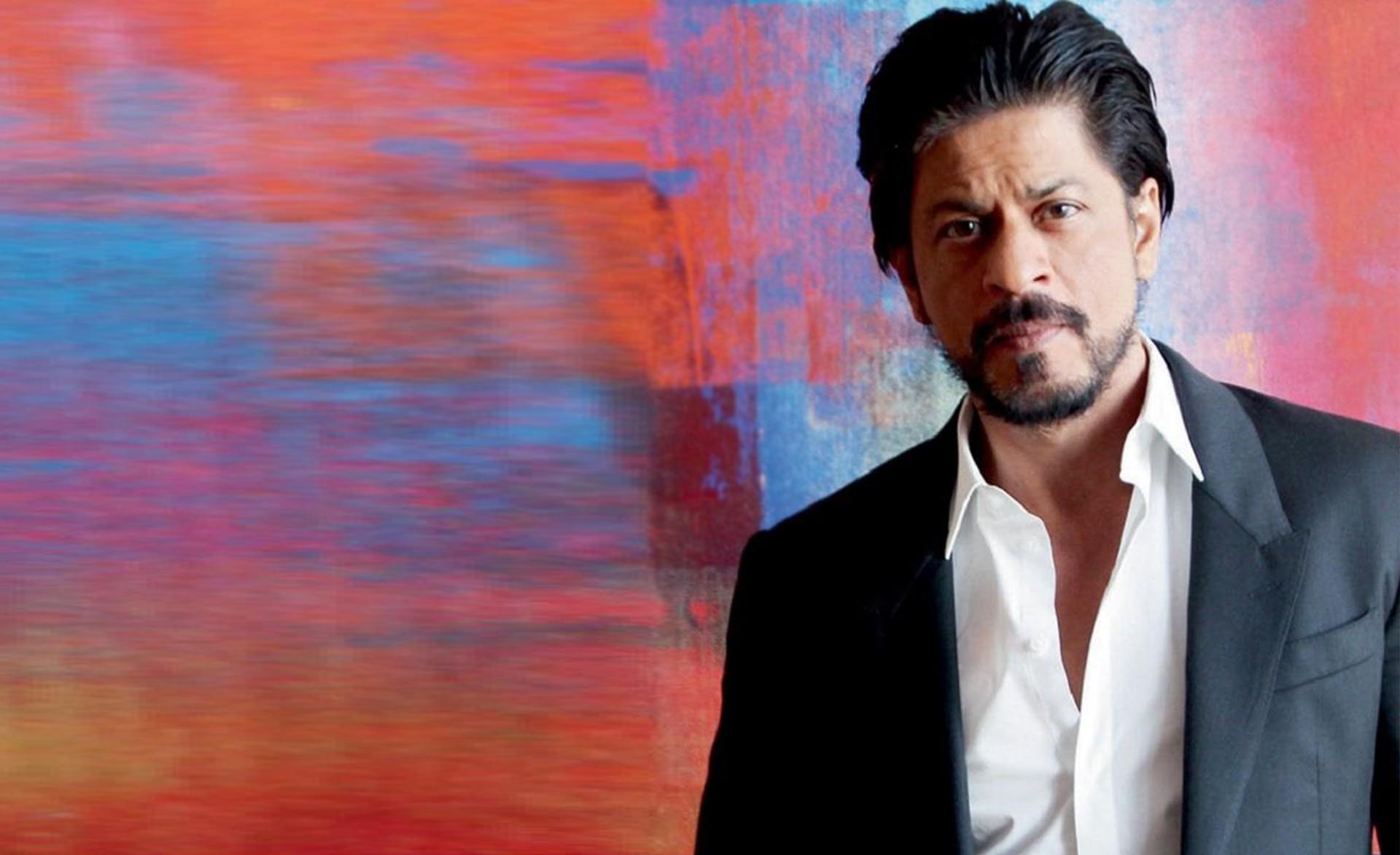 SRK's car attacked with stones in Ahmedabad