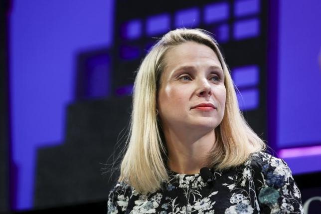 Yahoo to cut 15 pct jobs, close several units - WSJ