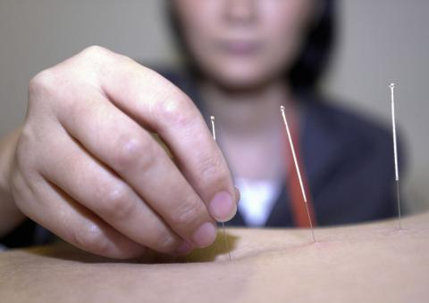 Acupuncture may ease hot flashes in women with breast cancer