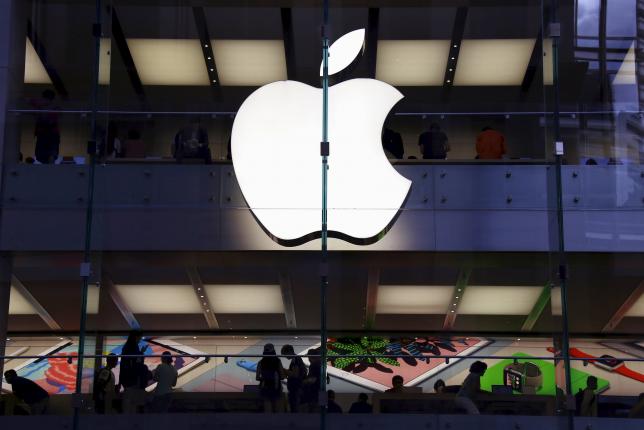 Apple, Google routinely asked to help government access devices: ACLU