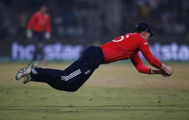 Roy smashes 78 as England march into World Twenty20 final