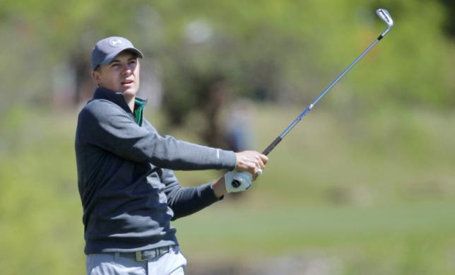 Spieth on fire, Day overcomes back injury for wins