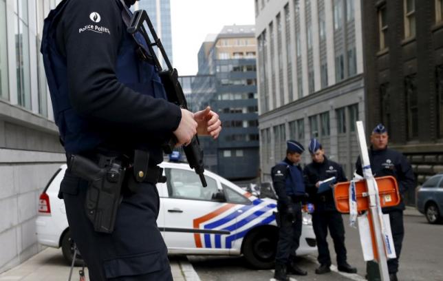 'Suicide bomber' admission angers Paris suspect's lawyer