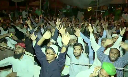 Sunni Tehreek workers end sit-in in Karachi