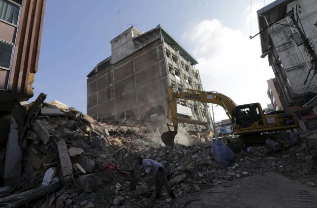 Dwindling hopes for survivors after Ecuador quake kills 443
