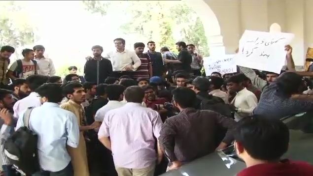 KEMU students protest in favor of their demands