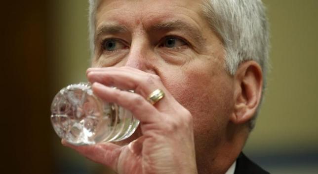 Michigan governor to drink Flint water in show of safety over lead crisis