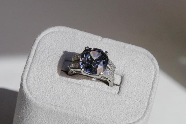 Shirley Temple's rare blue diamond ring fails to sell at auction