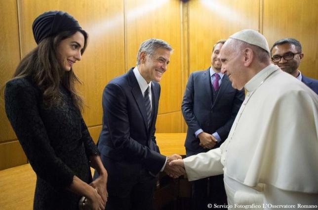 Pope gives awards to Richard Gere, George Clooney and Salma Hayek