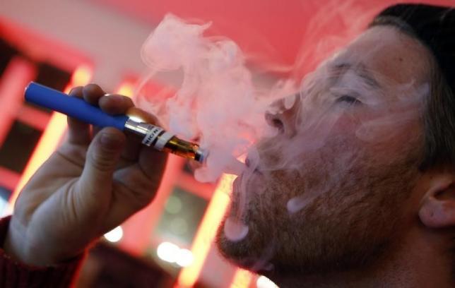 US e-cigarette use stalls as health concerns grow