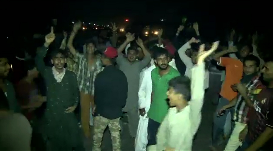 Two injured as power protesters baton-charged in Karachi