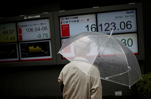 Asian shares slip as Fed, Brexit loom