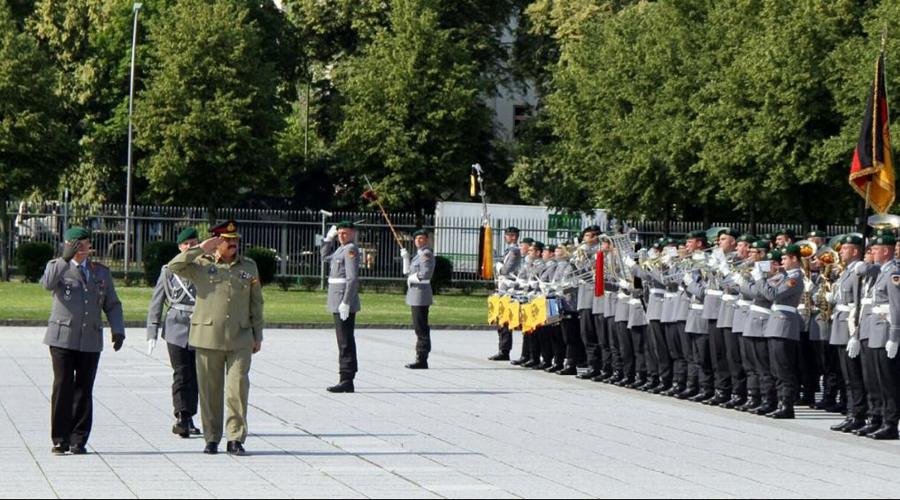 COAS General Raheel Sharif calls on German army chief, defense minister