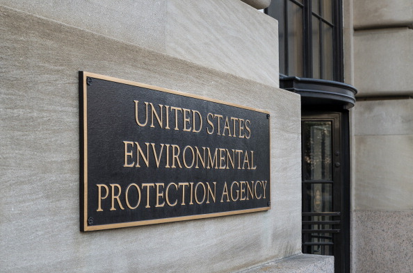 US lawmakers probe EPA staff over possible bias in herbicide review