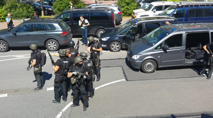 Police shoot dead gunman who took hostages in German cinema
