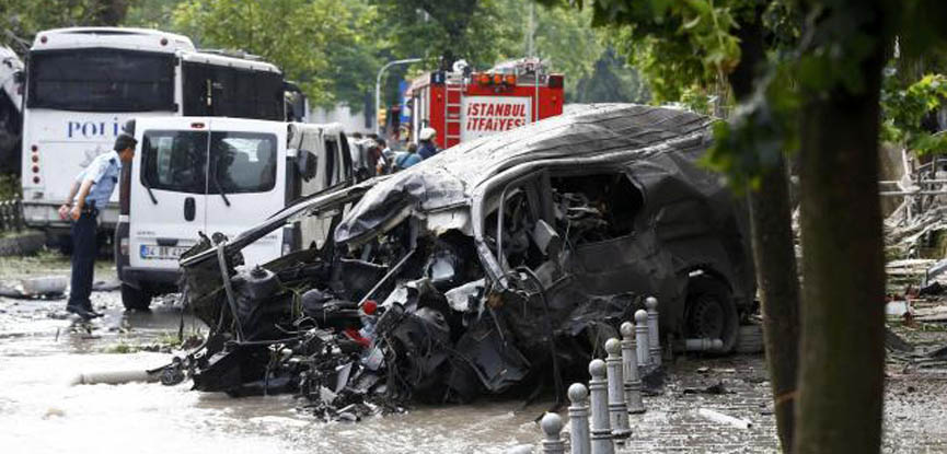 11 killed as car bomb hits police bus in Istanbul
