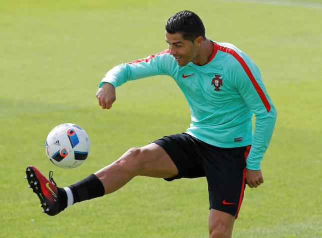 Portugal's Silva hails team man Ronaldo