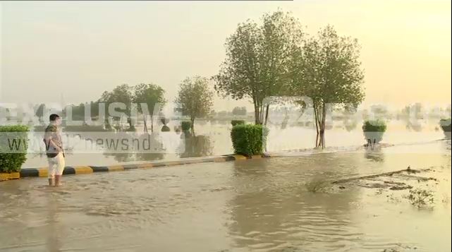 Heavy rain inundates Saadi Town in Karachi