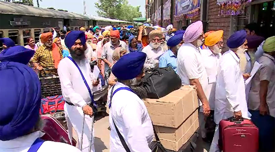 200 Sikh yatrees reach Pakistan for Jor Mela
