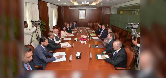 US delegation meets Sartaj Aziz to mend ties