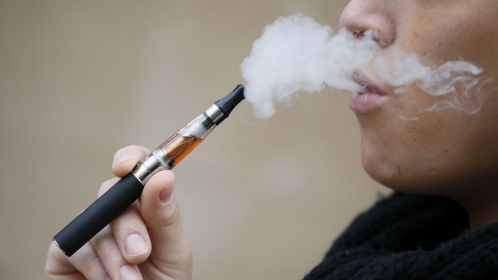 Australian watchdog files suit against e-cigarette retailers