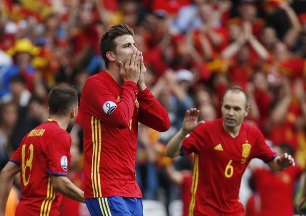 Pique's late header gives Spain win over Czechs in Euro 2016 Group D opener