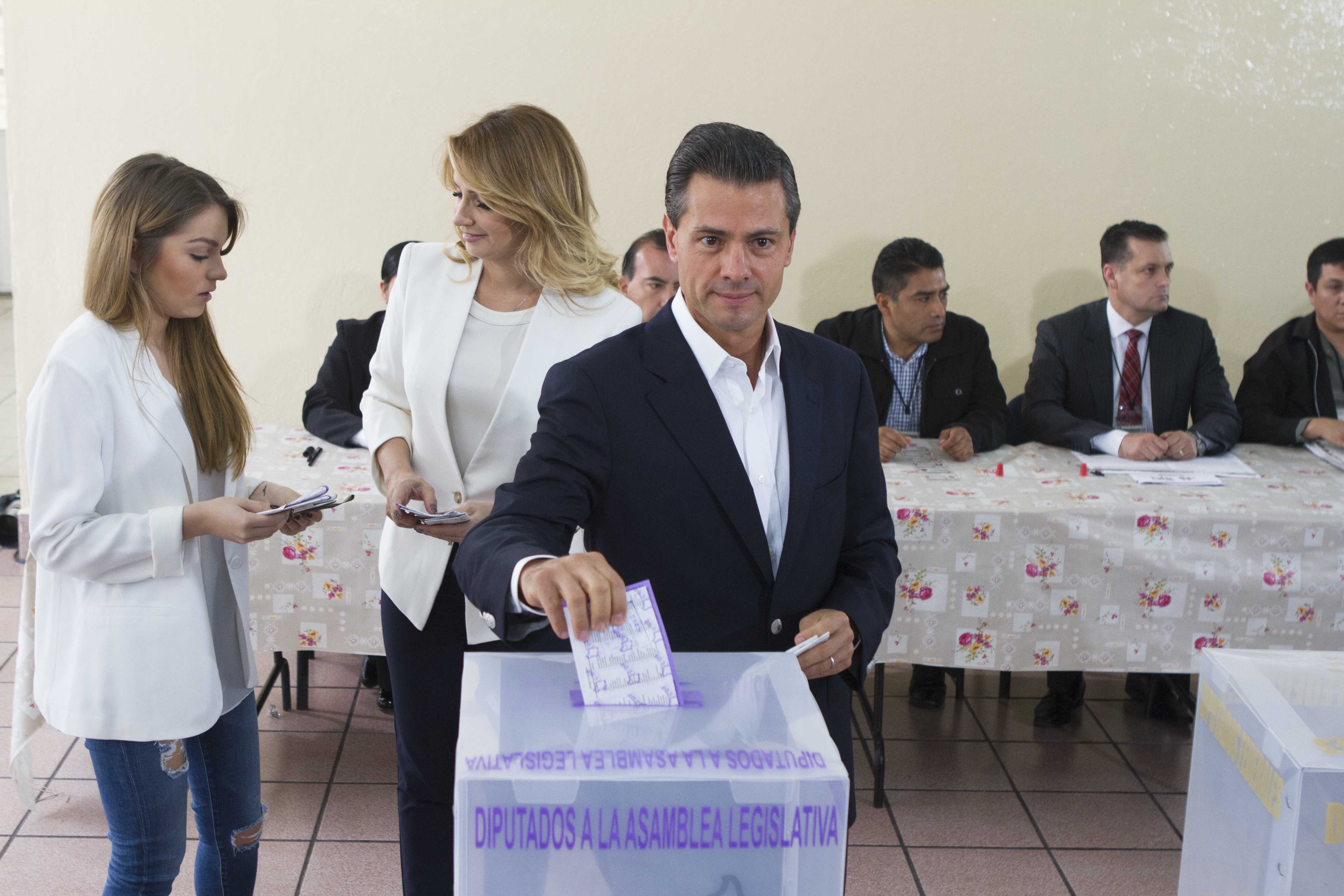 Mexican state elections test ruling party's hopes for 2018