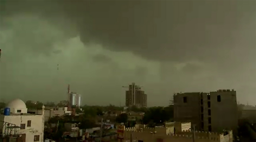 Rain turns weather pleasant in Lahore