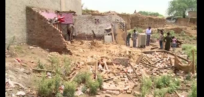 Roof collapse kills four, injures six in Lahore