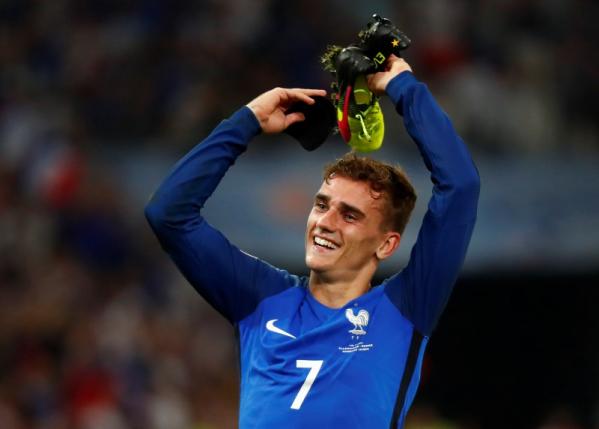 Griezmann double sends hosts France into Euro 2016 final